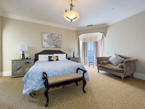 1 bedroom, WiFi, bed sheets - KING SUITE in Mansion Near Beach Monterey Carmel (Salinas)