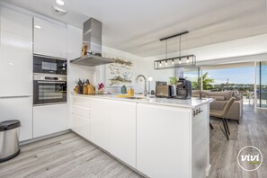 Frigorifero, microonde, forno, lavastoviglie