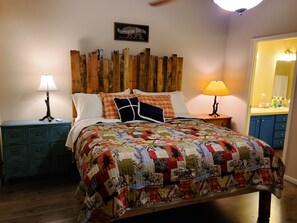 3 bedrooms, travel crib, free WiFi, bed sheets - Amazing cabin in beautiful Pinetop close to everything.  (Pinetop)