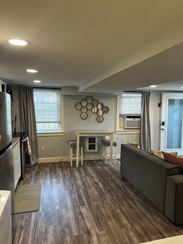 STUDIO apt.  nightly or monthly stays with washer, dryer, work space and WiFi