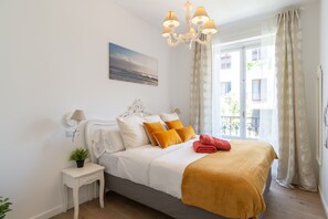 4 slaapkamers, een strijkplank/strijkijzer, reisbedje, gratis wifi