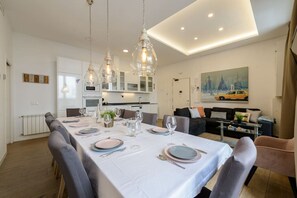 Unclassified image, 5 of 45, button