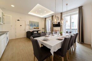 Dining - 4br 2bth best location SOl, new (Madrid)