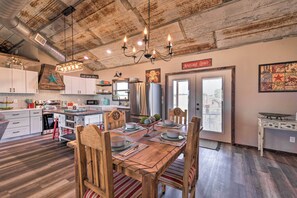 Dining - Modern Stephenville Farmhouse: 8 Mi to Dtwn! (Stephenville)