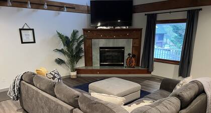 Sleeps 20+ Hillsboro, Beaverton big and spacious 7 bedrooms