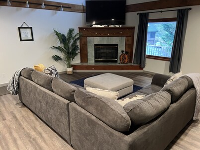 Sleeps 20+ Hillsboro, Beaverton big and spacious 7 bedrooms