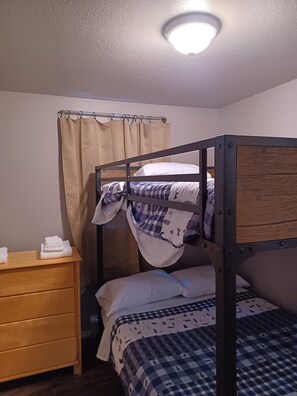 4 Schlafzimmer, Bügeleisen/Bügelbrett, Reisekinderbett, kostenloses WLAN