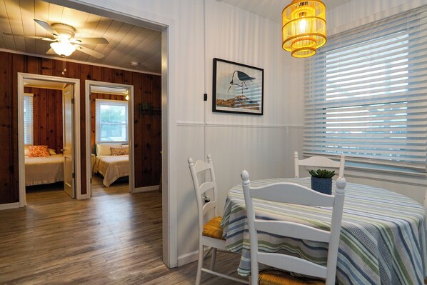 2 makuuhuonetta, silitysrauta/-lauta, ilmainen Wi-Fi, vuodevaatteet