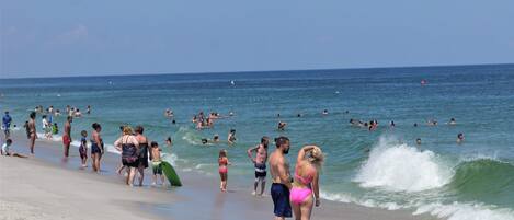Una spiaggia nelle vicinanze, teli da spiaggia