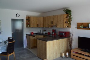 Micro-ondes, four, plaque de cuisson, lave-vaisselle