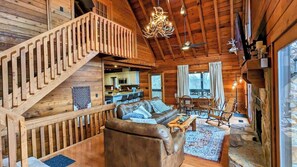 Smart TV, caminetto, videogiochi, tavolo da calcetto