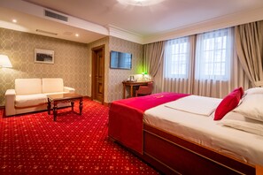 Habitación doble junior | Ropa de cama hipoalergénica y minibar