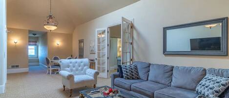 Télévision à écran plat, cheminée