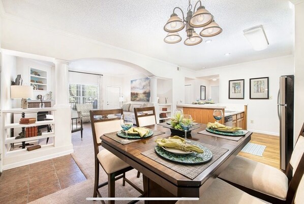 Dining - Cute Downtown Condo (Sandusky)