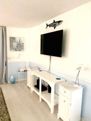 Tabla de planchar con plancha, wifi gratis, ropa de cama