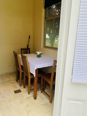 Dining - Private Cottage near Monterey & Carmel + Patio (Salinas)