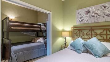 2 quartos, ferros/tábuas de passar roupa, acesso à internet