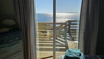 2 bedrooms, desk, free WiFi, bed sheets