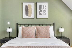 2 bedrooms, iron/ironing board, WiFi, bed sheets - Hip Rudolfsheim-Fünfhaus 2BR w/ Elevator & Private Terrace, by Blueground (Vienna)