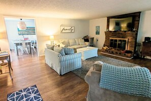 TV, fireplace