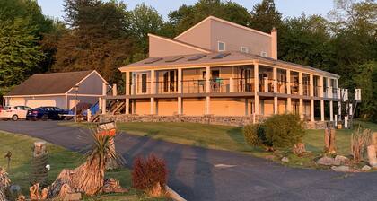 CHESAPEAKE CITY DIRECT VIEW OF C&D CANAL, WATER TOY PARKING, WALK TO TOWN
