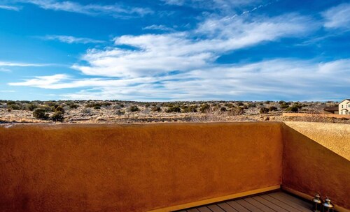 O'Keeffe Paints, XL room with lock for Balloon Fiesta!