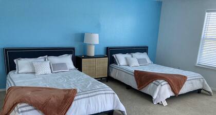 O'Keeffe Paints, XL room with lock for Balloon Fiesta!