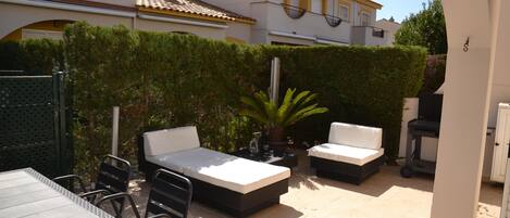 تناول الطعام بالخارج