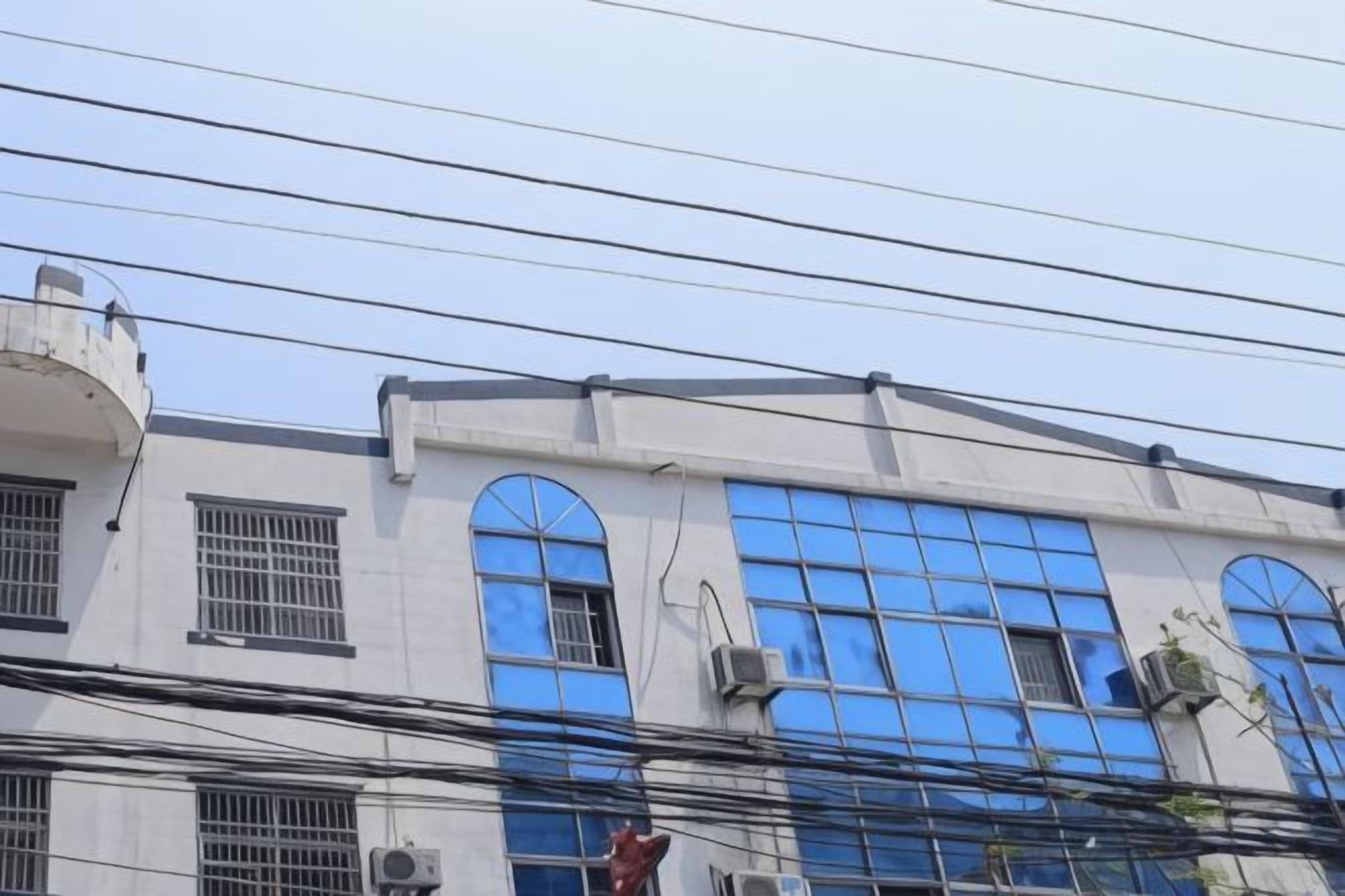 A building with multiple windows and air conditioning units.