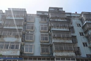 Unclassified image, 4 of 63, button - Qi Ting Hotel (Linquan)