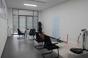 A conference room with a large window, a whiteboard, and a scale. - TaiYun Easeful Hotel (Linhai)