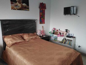 3 bedrooms, desk, iron/ironing board, free WiFi - close to the sea, Colonial Zone, restaurants and Museums (Santo Domingo)