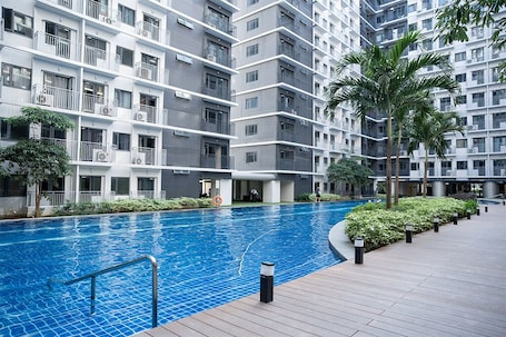 Outdoor pool, a heated pool. 1 BR Fully Furnished Condo across MOA with Pool and Parking - Shore3 Unit 1144