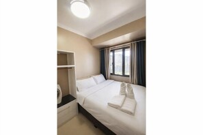 1 habitación, tabla de planchar con plancha, wifi gratis y ropa de cama 