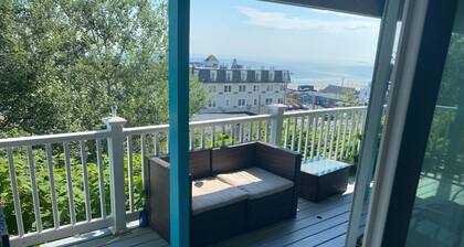 Direct ocean view 2 bed 2 bath walk to beach