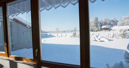 Apartment 'Kleiner Spatz' with Terrace, Shared Garden & Wi-Fi