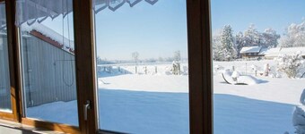 Apartment 'Kleiner Spatz' with Terrace, Shared Garden & Wi-Fi