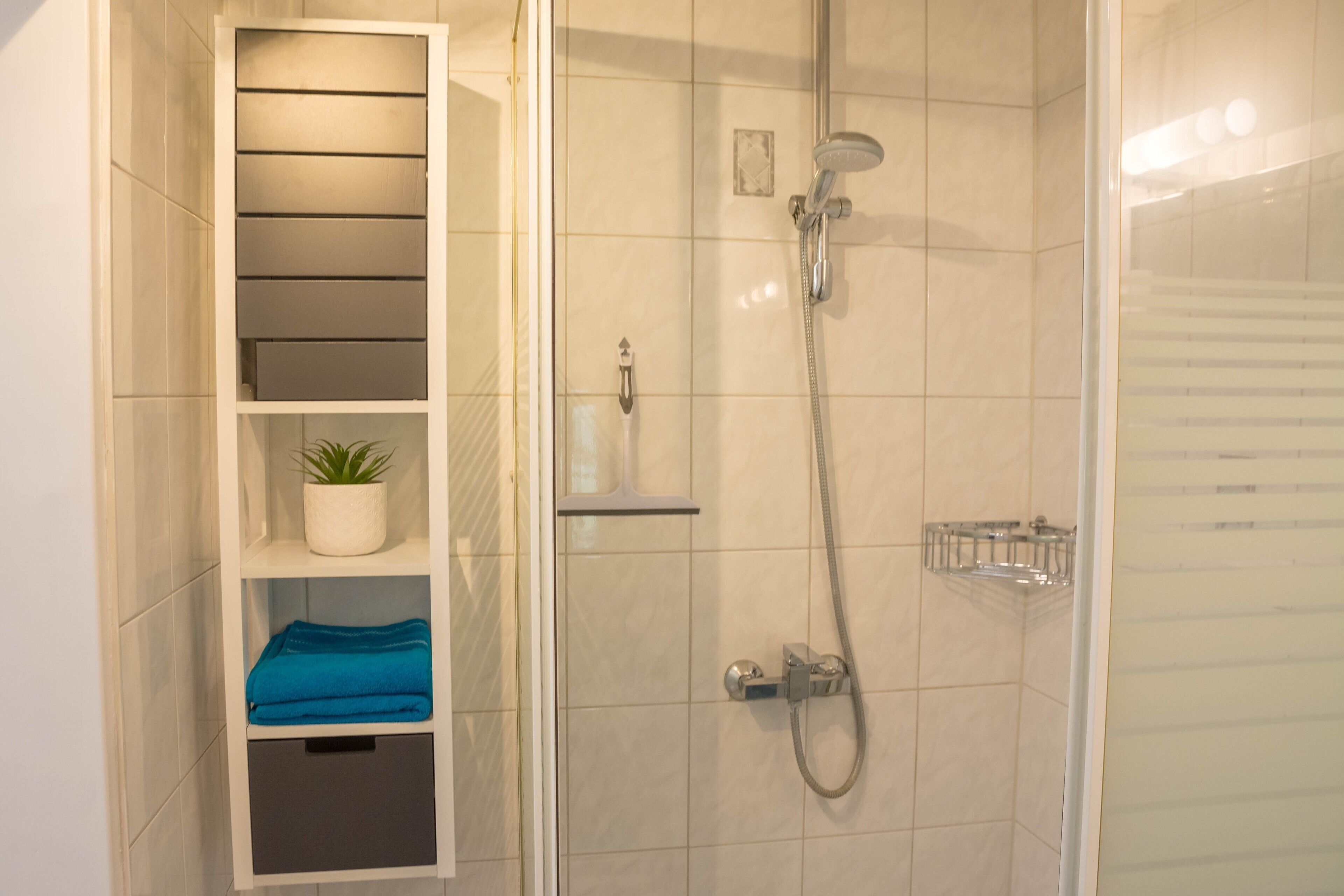 Ducha, secador de pelo, toallas