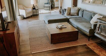 Quiet Horse Ranch Retreat With VIEW - 10 minutes from Eugene!