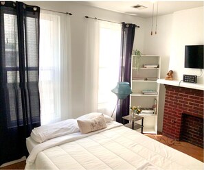 2 habitaciones, escritorio, tabla de planchar con plancha y wifi gratis