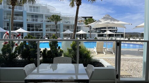 Pool, beach & cafes, TOP NOTCH