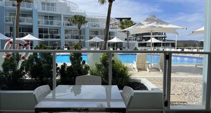 Pool, beach & cafes, TOP NOTCH