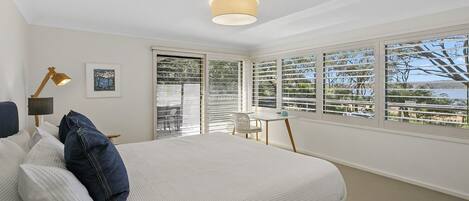 4 dormitoris, planxa i posts de planxar, Internet i roba de llit