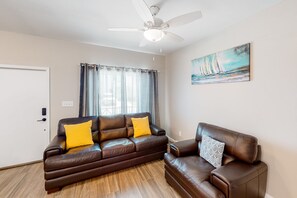 TV - Beautiful home with oceanview, pool, hot tub, central AC, & washer/dryer (Port Isabel)