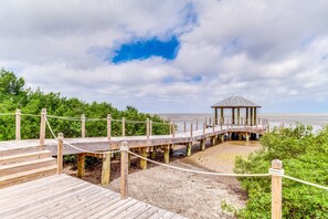 Property grounds - Beautiful home with oceanview, pool, hot tub, central AC, & washer/dryer (Port Isabel)