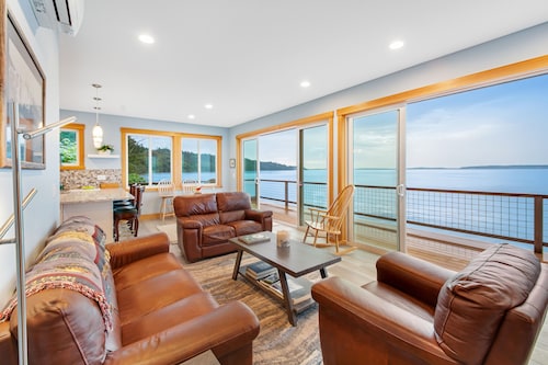 Waterfront home with amazing sound and mountain views - AC, kayaks, washer/dryer