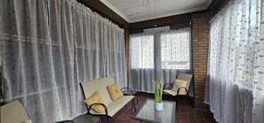 Smart TV, fireplace, video games, books