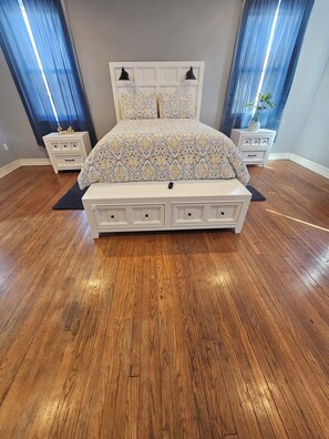 3 bedrooms, desk, iron/ironing board, travel crib