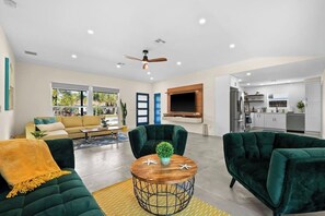 TV, videospill, bøker og kontorer