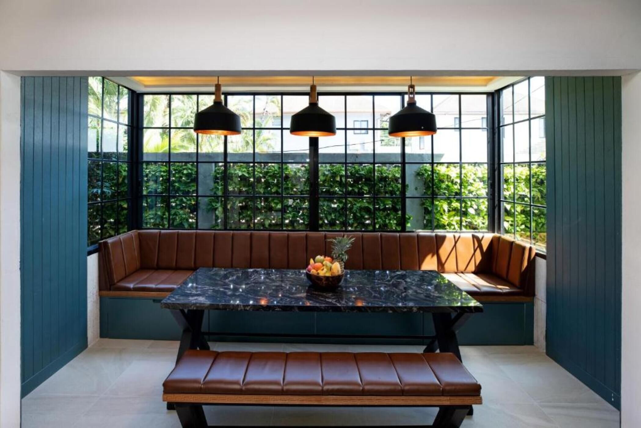 Deluxe Villa | Dining room